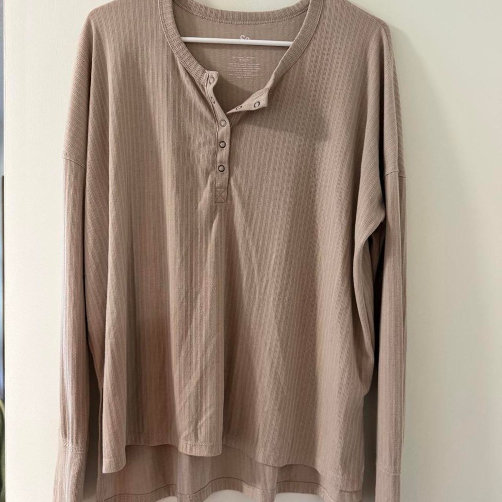 SO Henley Top Womens L Tan Like New Ribbed Long Sleeve Button Detail